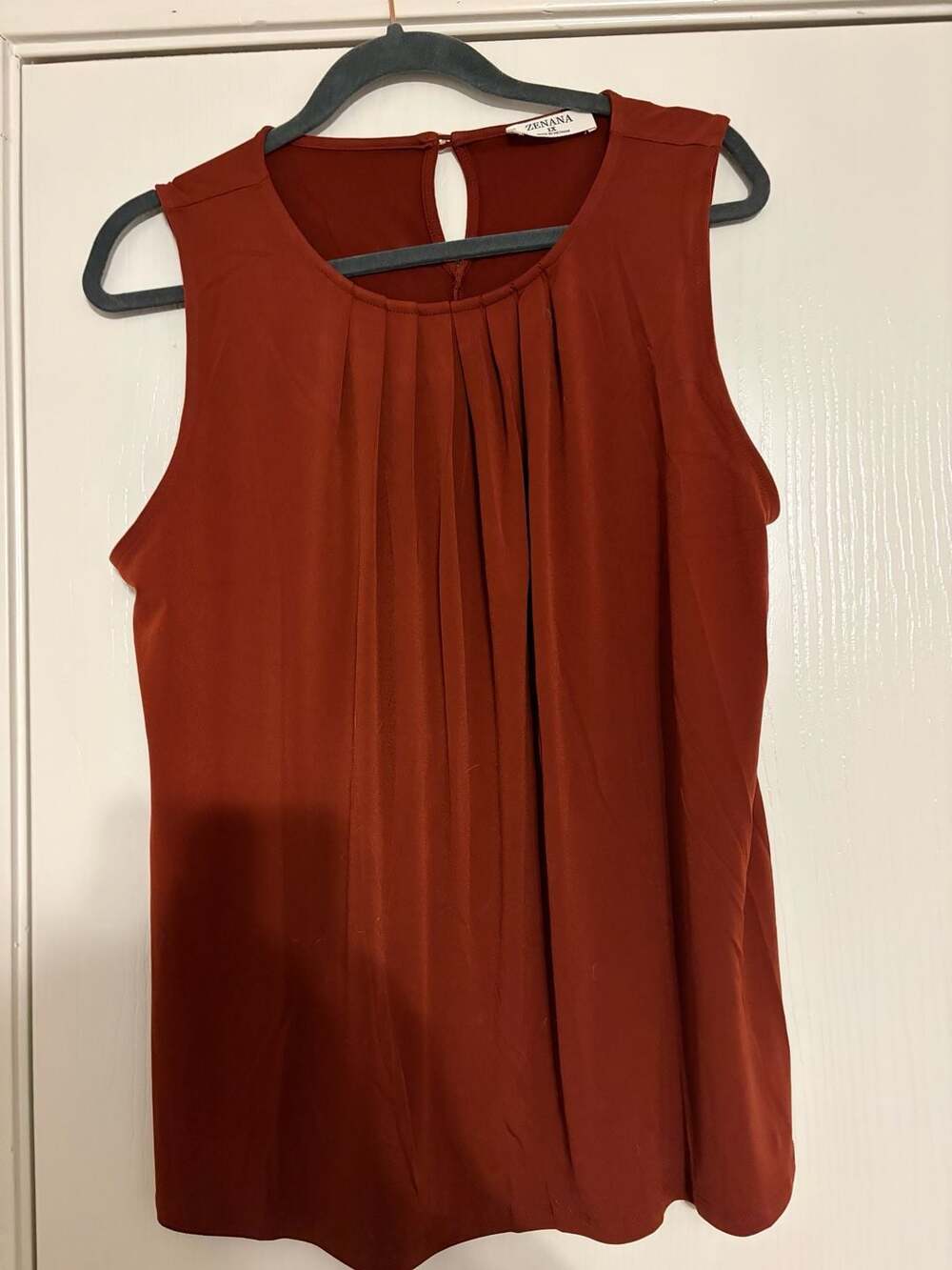 Zenana Blouse Size 1X Rust Pleated Sleeveless Keyhole Back